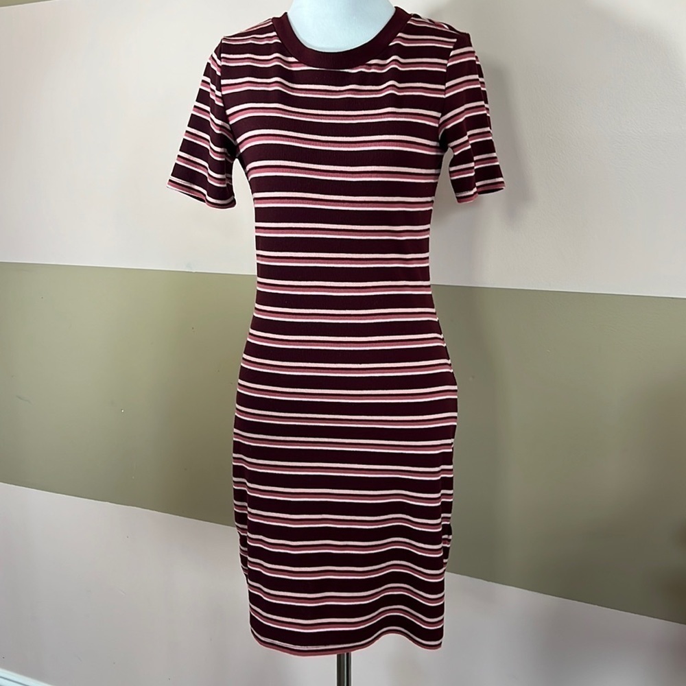 H&M Divided Midi T-Shirt Dress Medium Fitted ribbed Striped Pink maroon Crewneck